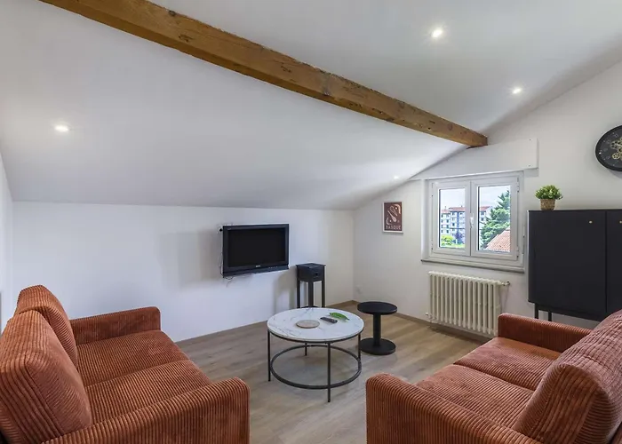 Grand Refait A Neuf Proche A - Fr-1-4-709